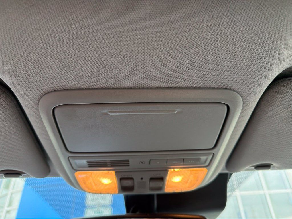 Used 2016 Honda Pilot Touring image 16