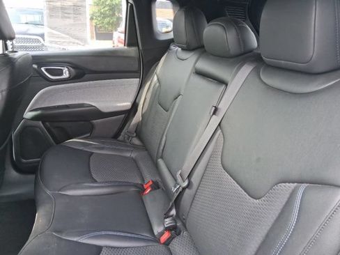 Used 2024 Jeep Compass Latitude w/ Sun and Sound Group AWD/4WD image 19