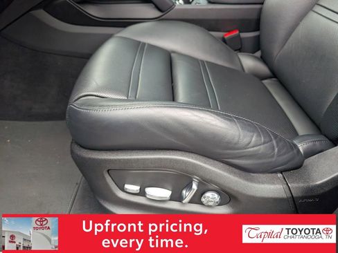 Used 2021 Porsche Cayenne E-Hybrid w/ Premium Plus Package AWD/4WD image 10