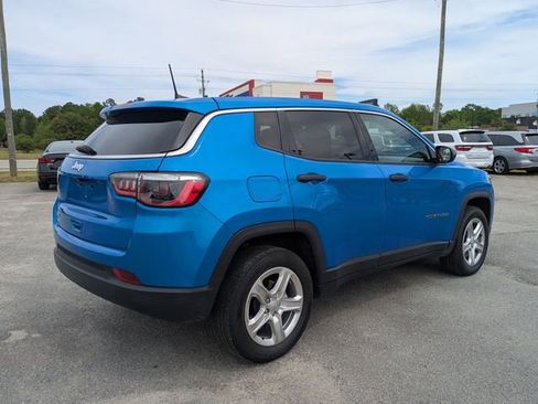 Used 2023 Jeep Compass Sport AWD/4WD image 3