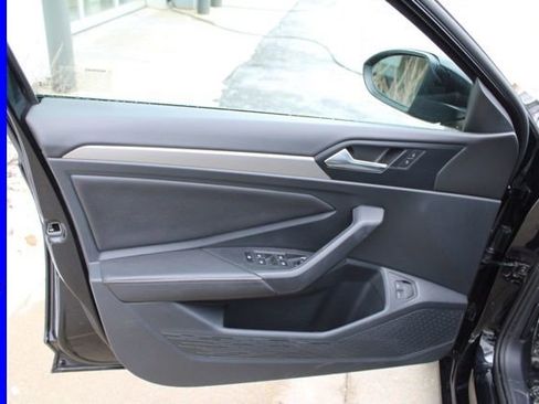 Used 2023 Volkswagen Jetta Sport image 15