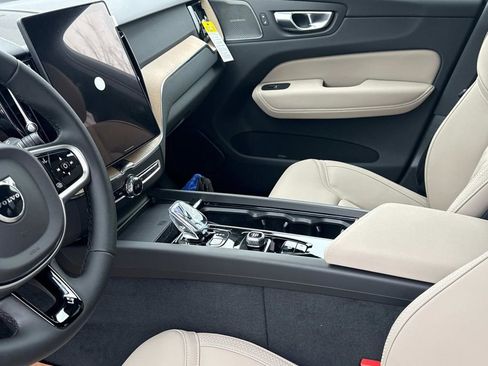 New 2026 Volvo XC60 B5 Plus w/ Climate Package image 20