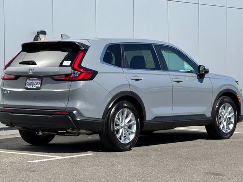 Used 2025 Honda CR-V EX image 5