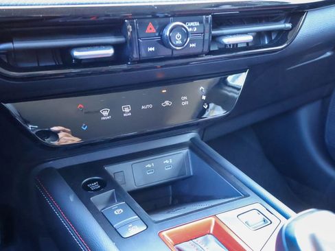 New 2026 Nissan Kicks SR image 12