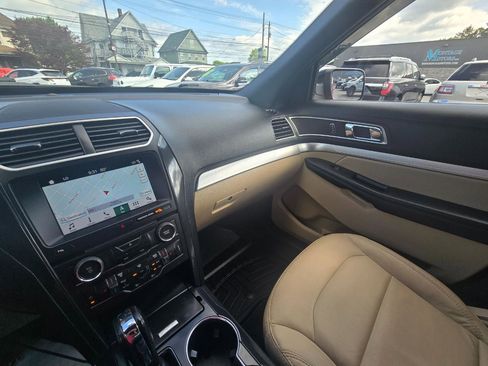 Used 2017 Ford Explorer XLT w/ Equipment Group 202A AWD/4WD image 12