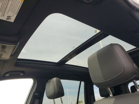 Certified 2025 Cadillac XT6 Sport w/ LPO, Floor Liner Package AWD/4WD image 6