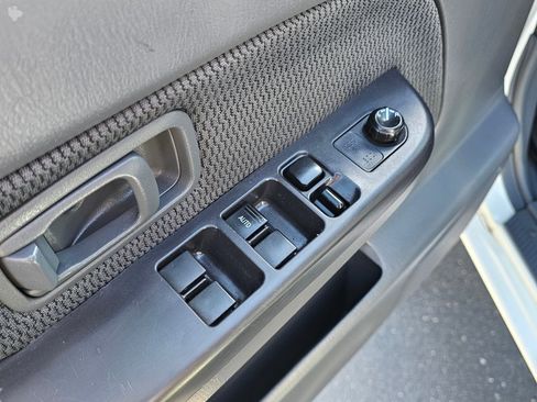 Used 2004 Nissan Frontier S/C image 25