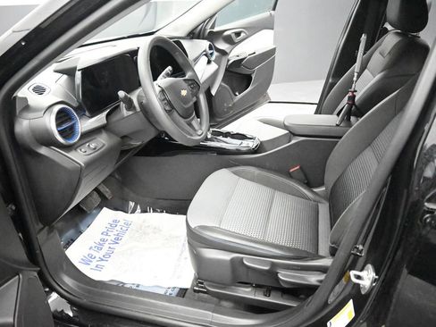 Used 2025 Chevrolet Trax LT image 29