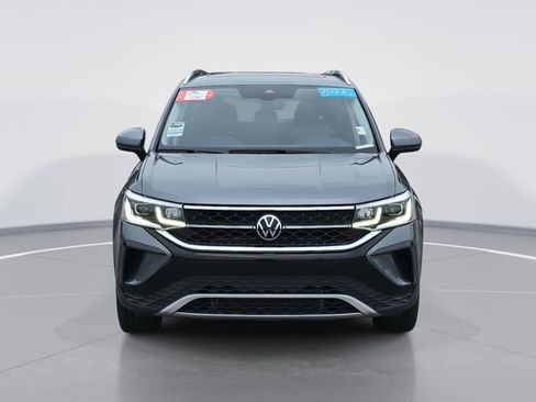 Certified 2022 Volkswagen Taos SEL w/ Panoramic Sunroof Package image 8