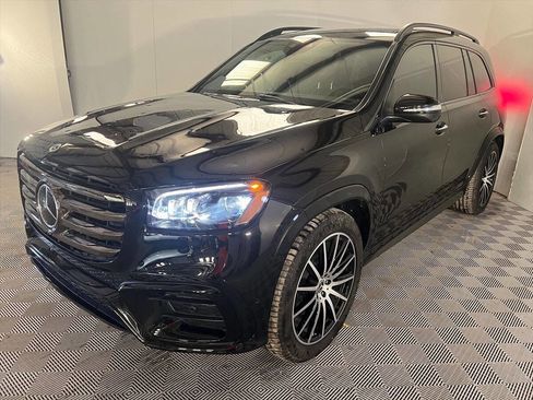 Used 2024 Mercedes-Benz GLS 450 4MATIC image 2