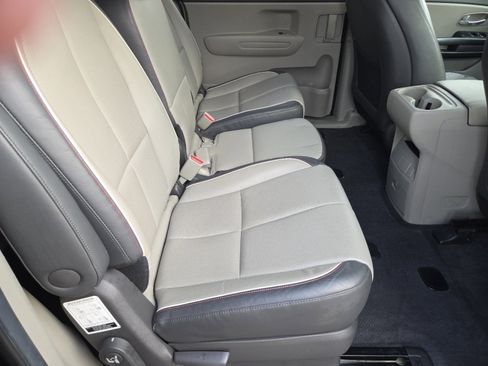 Used 2017 Kia Sedona LX w/ LX Essentials Premium Package image 23