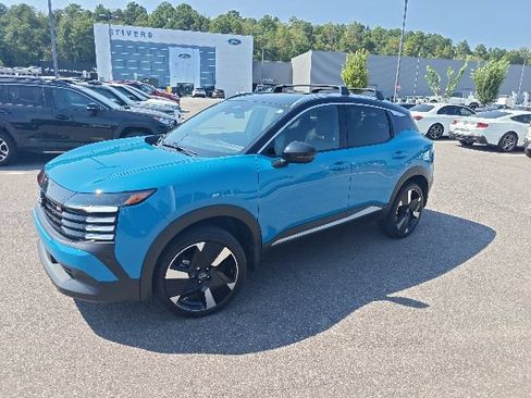 Used 2025 Nissan Kicks SR FWD image 6