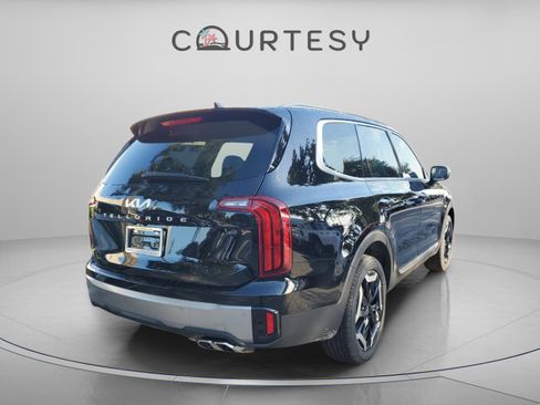 New 2025 Kia Telluride S image 3