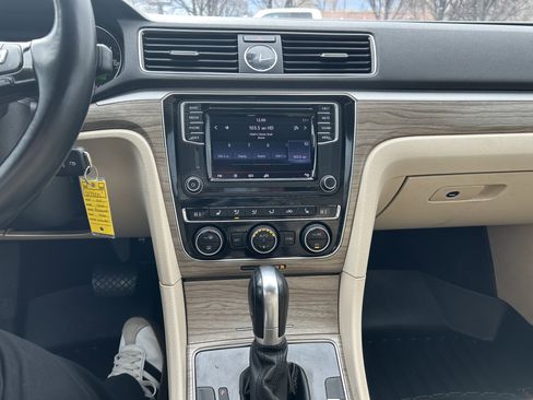 Used 2016 Volkswagen Passat 1.8T SE image 19