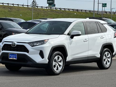 Used 2022 Toyota RAV4 LE image 7