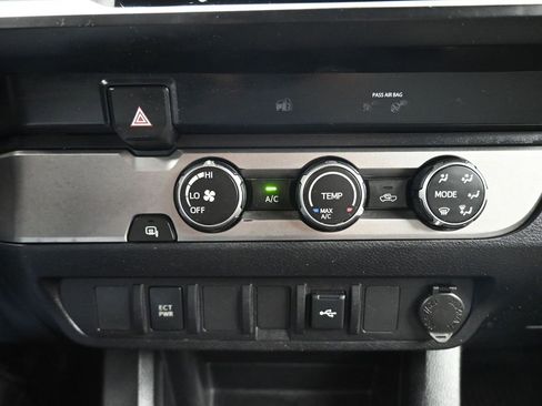 Used 2020 Toyota Tacoma SR image 17