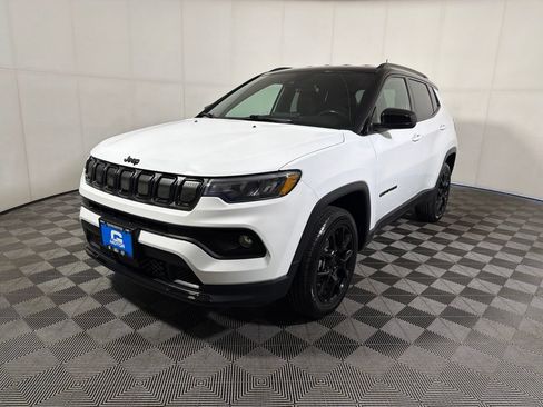 Used 2022 Jeep Compass Latitude w/ Convenience Group AWD/4WD image 4