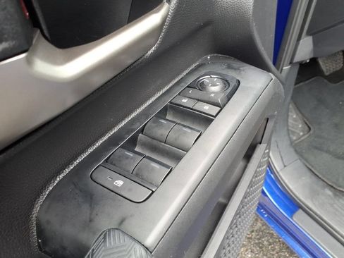 Certified 2025 Toyota Tacoma TRD Off-Road AWD/4WD image 7