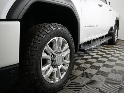 Used 2021 GMC Sierra 3500 Denali w/ Denali Ultimate Package AWD/4WD image 2