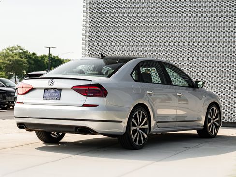 Used 2018 Volkswagen Passat GT FWD image 3