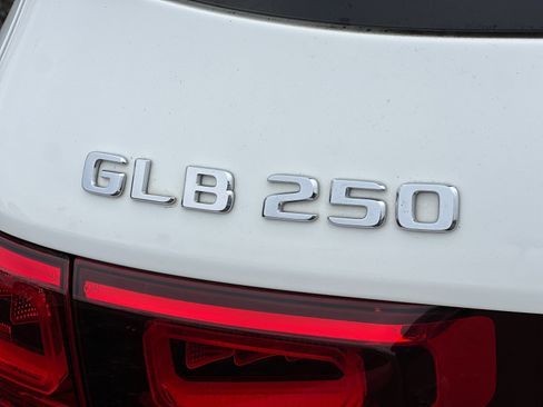 Used 2020 Mercedes-Benz GLB 250 4MATIC image 25