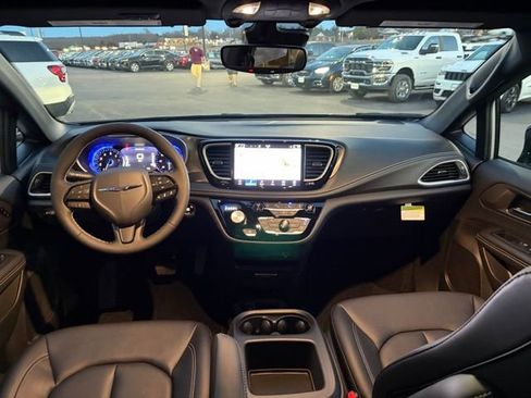 New 2026 Chrysler Pacifica Select w/ S Appearance Package image 13