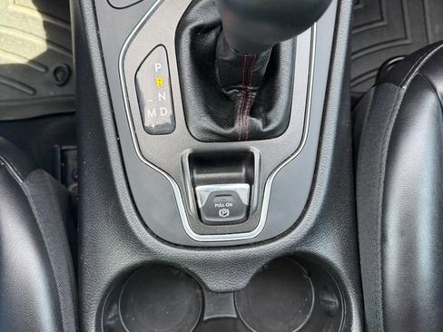 Used 2019 Jeep Cherokee Trailhawk w/ Cold Weather Group AWD/4WD image 19