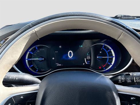 Used 2021 Chrysler Pacifica Limited image 13