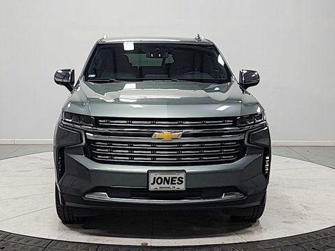Used 2023 Chevrolet Suburban Premier image 2