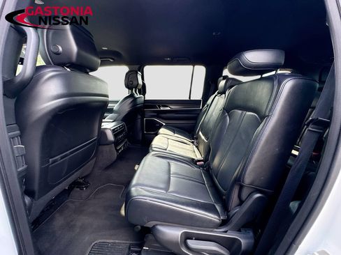 Used 2024 Jeep Wagoneer Series II w/ Flexible Seating Group RWD image 33