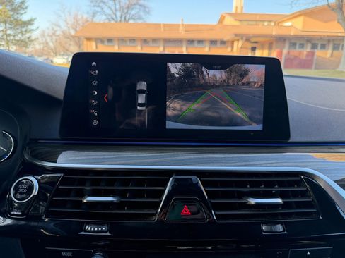 Used 2018 BMW 530i xDrive image 25