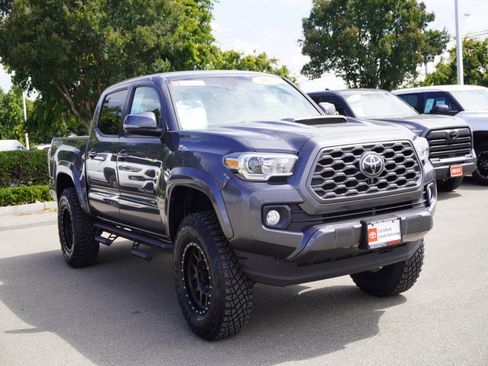 Used 2022 Toyota Tacoma TRD Sport w/ Technology Package AWD/4WD image 1