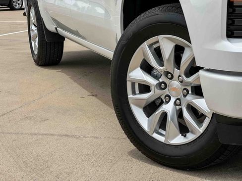 Used 2026 Chevrolet Silverado 1500 Custom RWD image 9