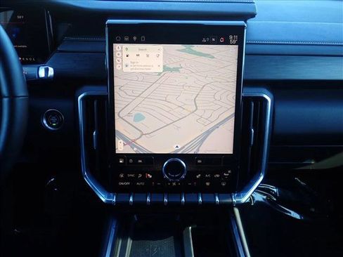 Used 2025 GMC Acadia Elevation image 18