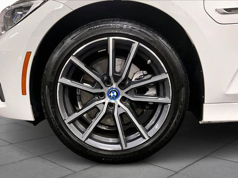 Used 2022 BMW 330e xDrive w/ Premium Package image 10