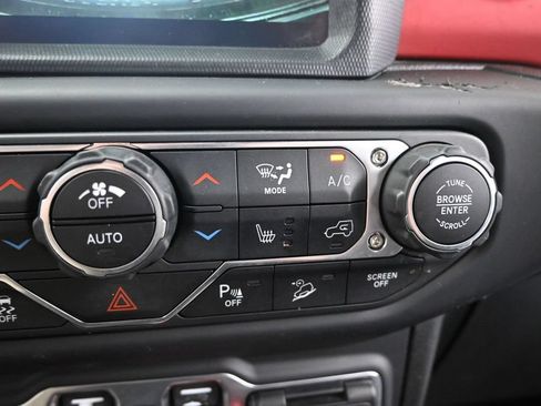 Used 2018 Jeep Wrangler Unlimited Rubicon AWD/4WD image 30