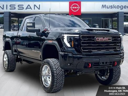 Used 2025 GMC Sierra 2500 AT4X AWD/4WD image 1
