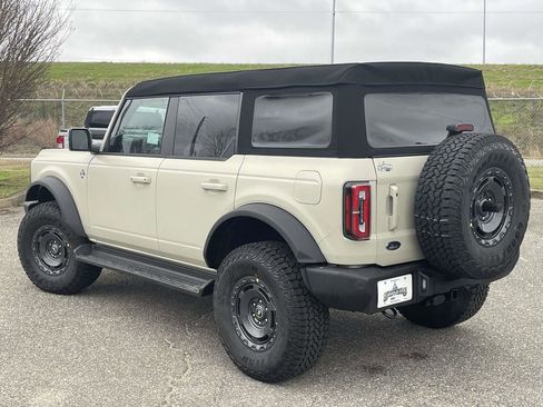 New 2025 Ford Bronco Outer Banks w/ Sasquatch Package AWD/4WD image 5