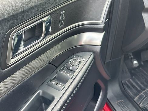 Used 2018 Ford Explorer XLT w/ Equipment Group 202A image 14