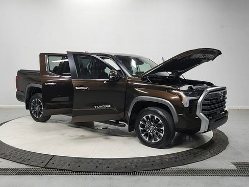 Used 2024 Toyota Tundra Limited w/ Power Package AWD/4WD image 9