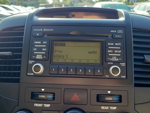Used 2011 Kia Sedona LX FWD image 29