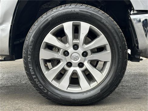 Used 2018 Toyota Tundra SR5 w/ SR5 Upgrade Package AWD/4WD image 29