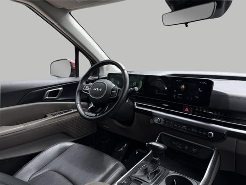 Used 2025 Kia Carnival FWD image 35