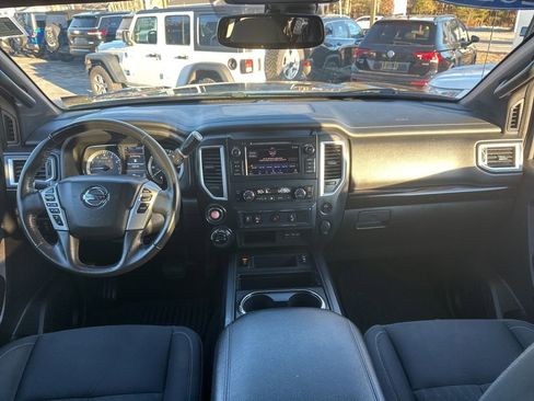 Used 2019 Nissan Titan SV w/ SV Convenience Package image 15