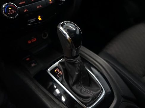 Used 2019 Nissan Rogue SV w/ Sun & Sound Touring Package image 25