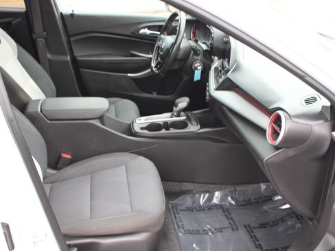 Used 2024 Chevrolet Trax RS w/ Driver Confidence Package FWD image 23