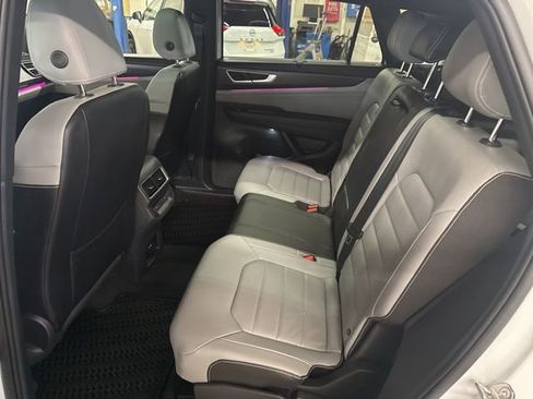 Used 2024 Volkswagen Atlas Cross Sport SEL R-Line image 22