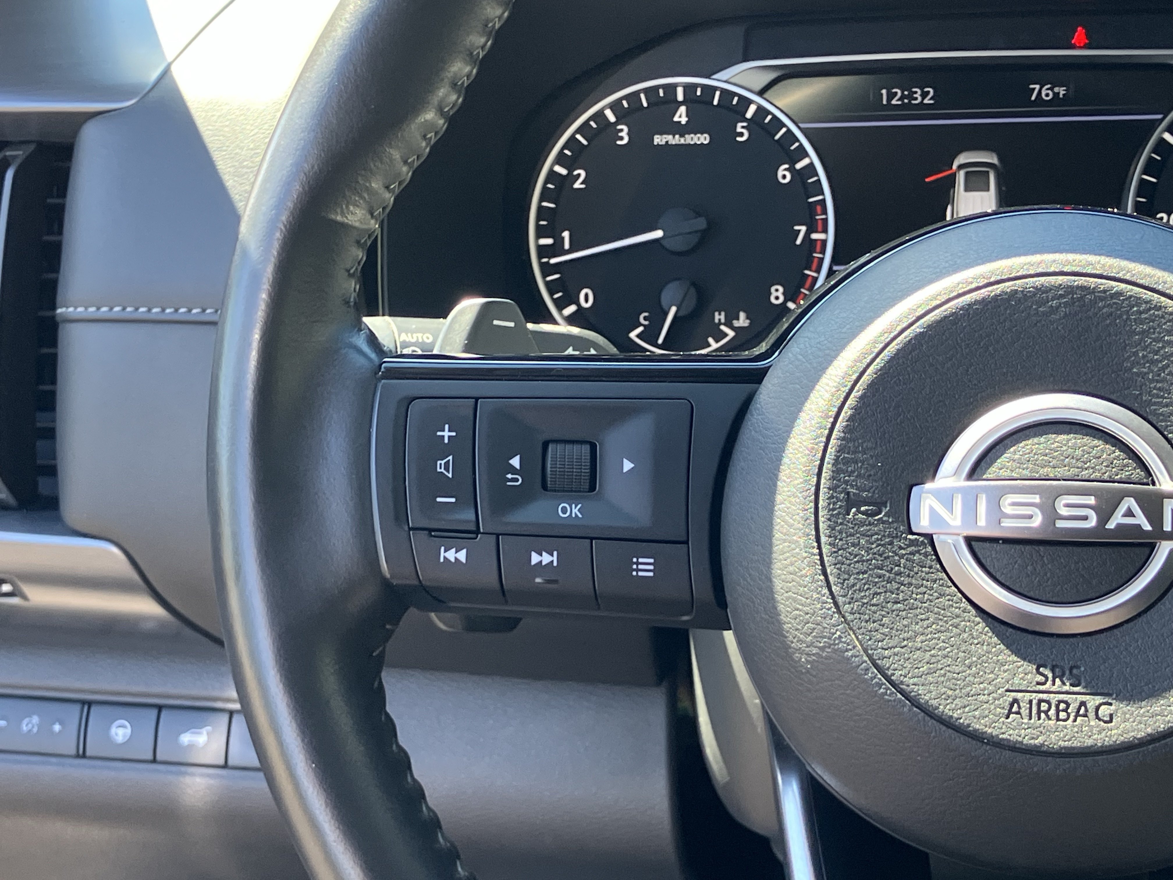 Used 2025 Nissan Pathfinder SL FWD image 21