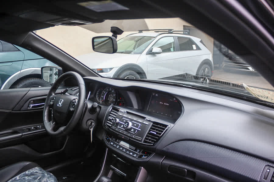 Used 2017 Honda Accord Sport image 21