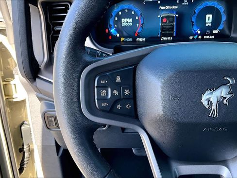 Used 2025 Ford Bronco Outer Banks image 22